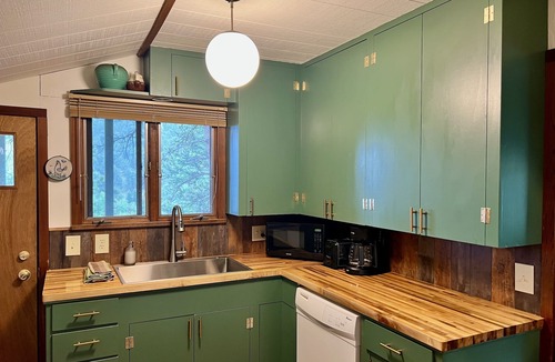 Estes Park Cabin | The Rose Den - Romantic Mountain Cabin with Views!