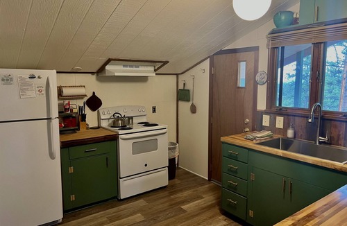 Estes Park Cabin | The Rose Den - Romantic Mountain Cabin with Views!