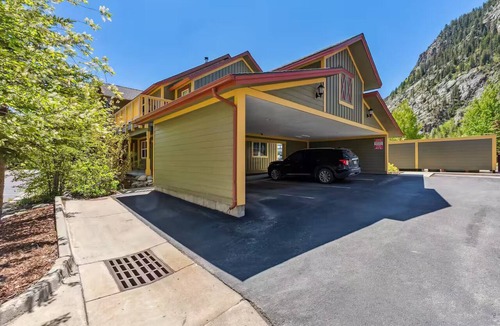 Frisco Condo | The Royal Shreddar - Remote Work Ready