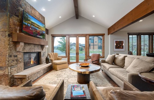 The Highlands House | The Shores Alpenview Townhome: Luxury Finishes, Beautiful Location