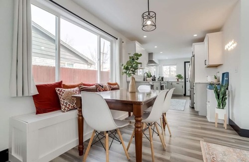 South Westminster House | The Western Getaway | Hot Tub| Huge Yard