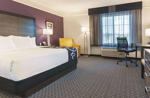 Grand Junction Hotel | Three 1BR Ste with 1 King Bed & Pool VW, No-SMK at La Quinta Inn by Wyndham
