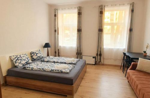 Simmering Apartment | Three Apartments Sleeps Ten Fifteen Minutes From Center Via Enkplatz