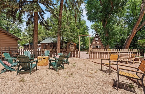 Colorado Springs Cabin | Timber Lodge Cabins 28