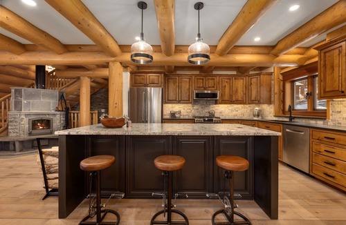 Estes Park Cabin | Timber Rest Lodge- log cabin with 5 bedrooms, 5.5 bath with hot tub and AC