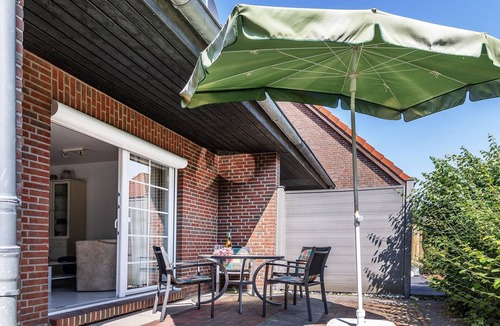Carolinensiel House | Timeless and elegant: the semi-detached house impresses with both its brightness