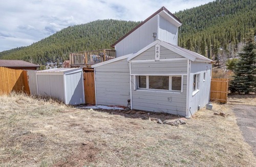 Bailey House | Tiny house Near Lake and a Creek right behind the house