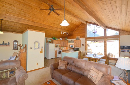 Carriage Hills House | Tonahutu - 2 bedroom home on 1+ acre