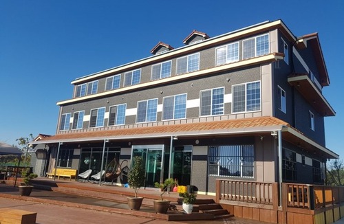 Yongnam-myeon Hotel | Tongyeong Moonlight Narae Pension