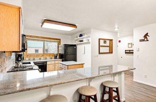 Four O'Clock Condo | Top Floor, 1 Block From Main, Peak 9, 4 OClock Run