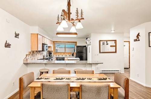 Four O'Clock Condo | Top Floor, 1 Block From Main, Peak 9, 4 OClock Run