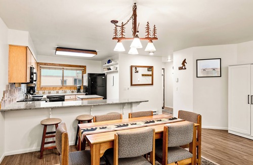 Four O'Clock Condo | Top Floor, 1 Block From Main, Peak 9, 4 OClock Run