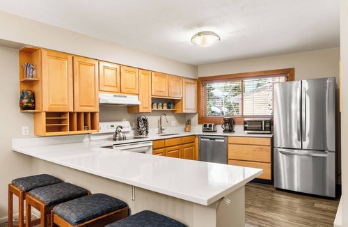 Four O'Clock Condo | Top Floor and Spacious, One block to Everything!