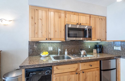 Telluride Condo | Top Floor Bay Window, Mountain & River Views + Pool & Hot Tub