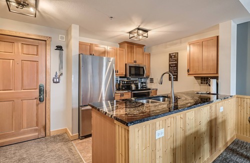 Copper Mountain Village Condo | TOP FLOOR corner condo in Prime Center Village with Amazing Mountain Views