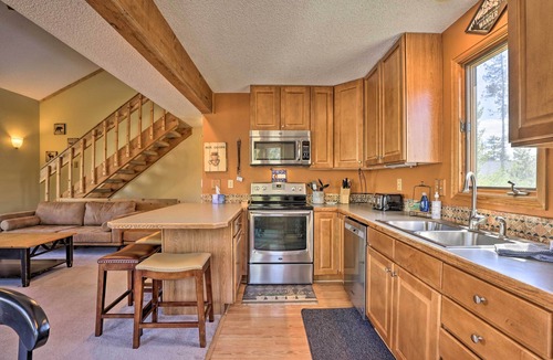 Fraser House | Townhome w/Club Access on Shuttle Stop