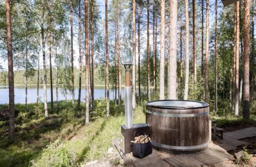 Uurainen Ski Chalet | Traditional cottage with hot tub