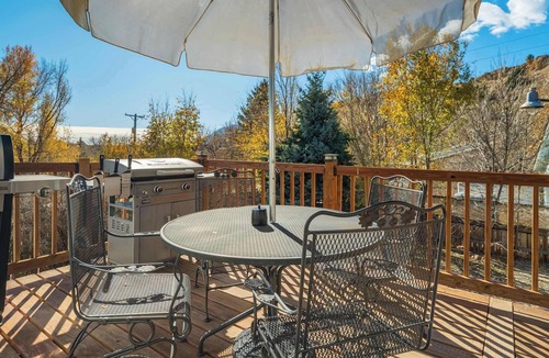 Pleasant Valley House | Trailbend Crossing! Hot Tub near Garden of the Gods