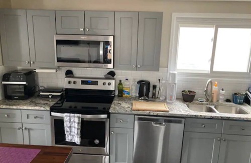 West Central Westminster House | Tranquil & Entertaining Family Retreat. Sleeps 8. Stunning Yard with new hot tub