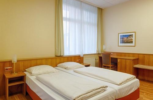 Huxtertor/Muhlentor/Gartnergasse Hotel | Traveller Hotel