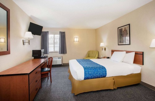 Cimarron Hills Hotel | Travelodge by Wyndham Colorado Springs Airport/Peterson AFB