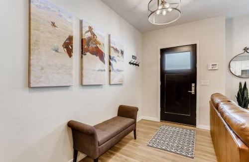 Georgetown House | Trekker Townhome - Mountain Charm - New Floors