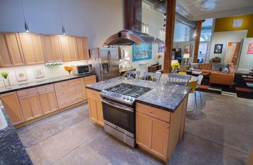 Cole House | Trendy Modern Loft in Rino Art District