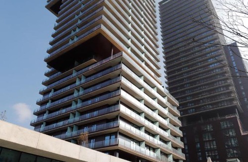 Erdberg Apartment | Triiiple Suites Level 21 mit Balkon und Tiefgarage