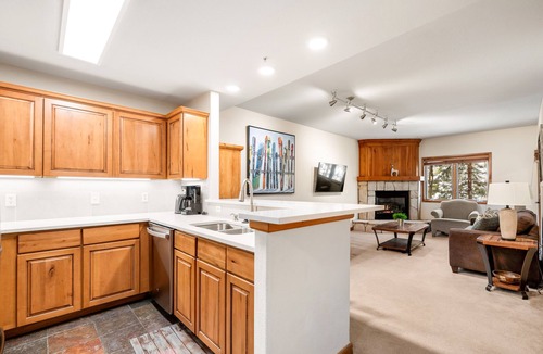 Four O'Clock Condo | True Ski in/Out; Steps from Chairlift, Hikes