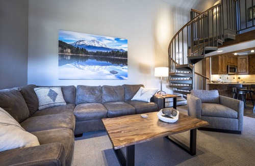 Breckenridge Condo | True Ski-In-Ski-Out 3 Bed-3 Bath Penthouse. Overlooks base of Peak 8. Sleeps 13