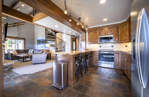 Breckenridge Condo | True Ski-In-Ski-Out 3 Bed-3 Bath Penthouse. Overlooks base of Peak 8. Sleeps 13