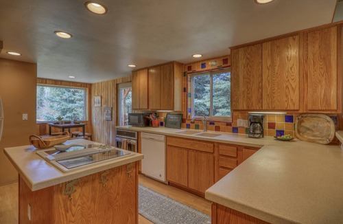 San Juan River Village House | Tubing Promo! Riverfront Fire Pit, Gas Stove, Near Skiing, Hot Springs, & Hiking Adventures!