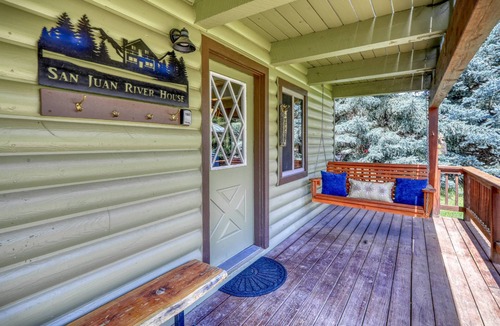 San Juan River Village House | Tubing Promo! Riverfront Fire Pit, Gas Stove, Near Skiing, Hot Springs, & Hiking Adventures!