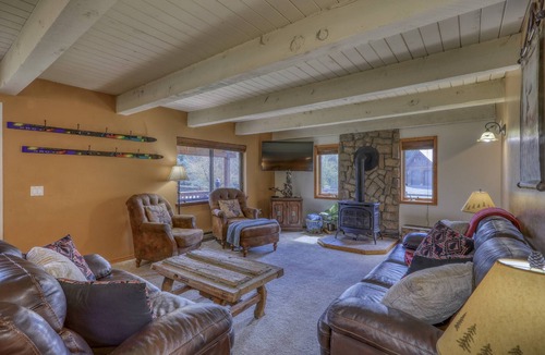 San Juan River Village House | Tubing Promo! Riverfront Fire Pit, Gas Stove, Near Skiing, Hot Springs, & Hiking Adventures!