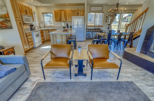 Lake Hatcher Park House | Tubing Promo! Stunning Home, Hot Tub, Firepit, Ping Pong, Patio, Near Lake & Trails