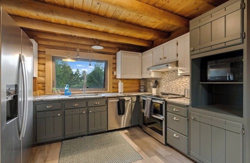 Woodmoor Cabin | Twiggy Pines Magical Modern Cabin Get-Away
