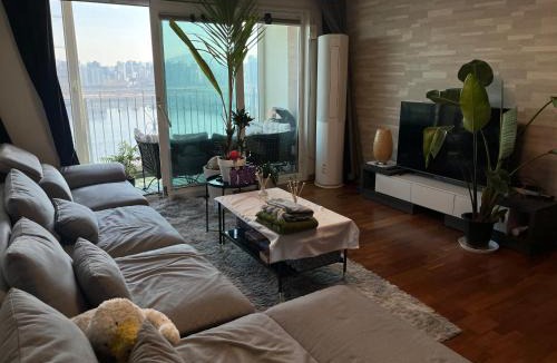 Hannamil-tong Apartment | UN village with River View, Seoul, Free Parking, Hannam