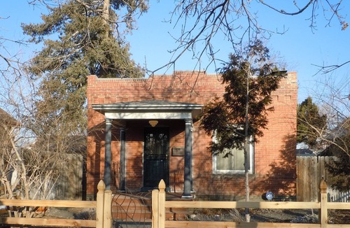 Sunnyside House | Unique Historic Bungalow with a Backyard for Relaxing!
