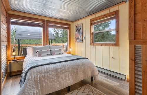 Bailey Cabin | Unique, Romantic Getaway - 1 hr to Denver - Hot Tub - Views