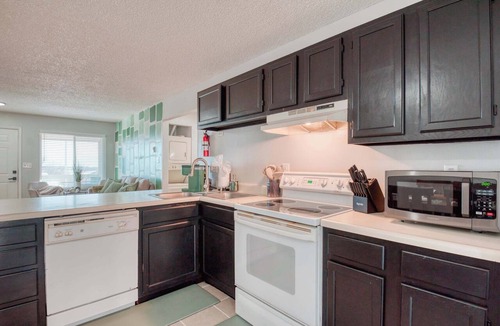 Cimarron Hills Apartment | UnitA/CoffeeBar/FreeParking/NearBase/NearAirport