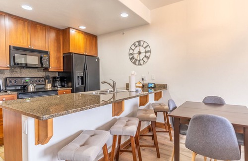 The Highlands Condo | Updated Condo in Breckenridge w/Mountain Views & Quick Drive to Base Area!