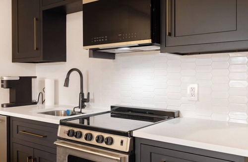 Frisco Condo | Updated Studio Condo near Main Street! Garage Parking!