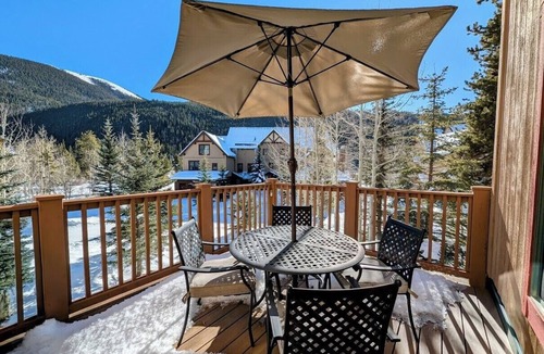Keystone House | Updated Townhome w/Stunning Views, Summer Fun