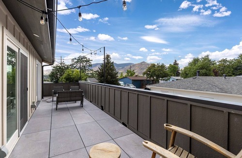 Golden House | Upscale 2-Bed in Golden - Walk to Downtown & Trails, Minutes to Mountains
