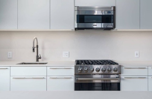 Berkeley Condo | Upscale Flat! Roof Top Patio w/Mtn Views!