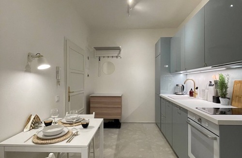 Bubenec Apartment | Urban Retreat I Stylish Boho Apartment in Letná - 10 minutes to Old Town