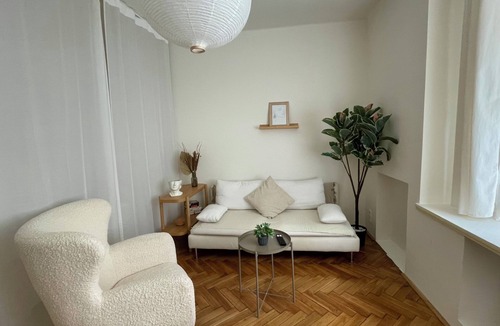 Bubenec Apartment | Urban Retreat I Stylish Boho Apartment in Letná - 10 minutes to Old Town