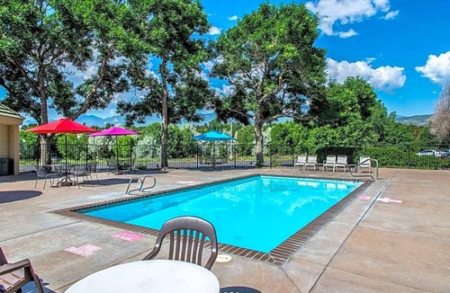 West Colorado Springs Hotel | 2-Star Hotel ∙ Quality Inn & Suites Garden Of The Gods