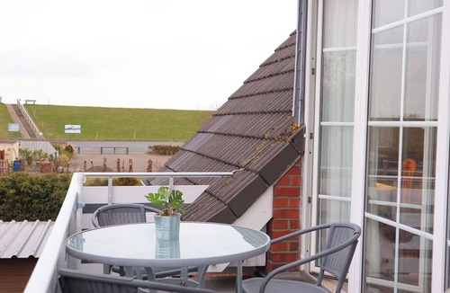 Neufeld Apartment | Vacation apartment "Nordseebrise" just a few minutes' walk from the dyke!