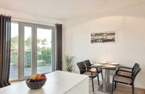 Ellenberg Apartment | Vacation apartment "Steuermann - ground floor and barrier-free" with a view of the harbor